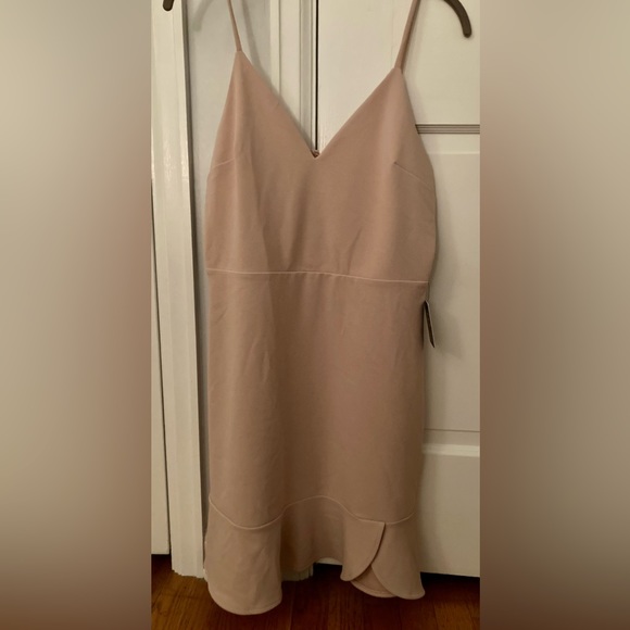 Express dress - Picture 3 of 3